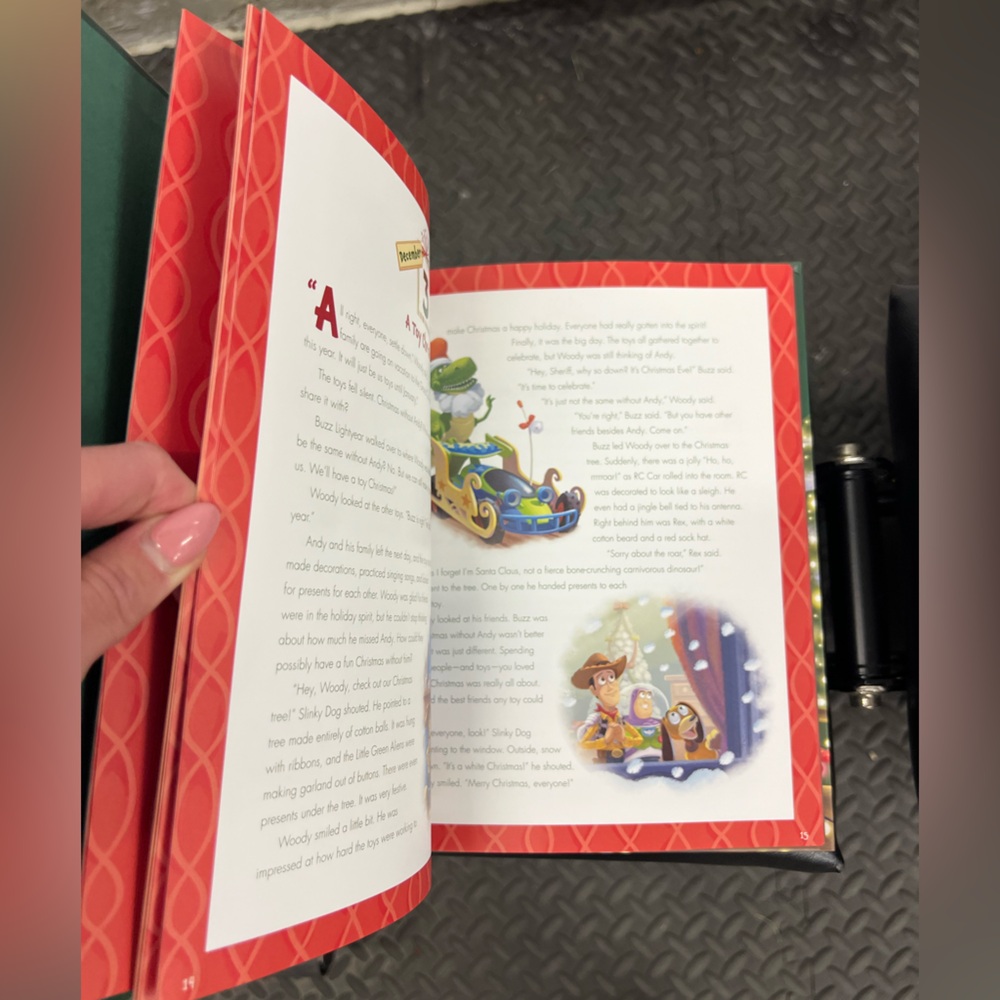 Disney Festive Green Storybook with Characters - Picture 9 of 9